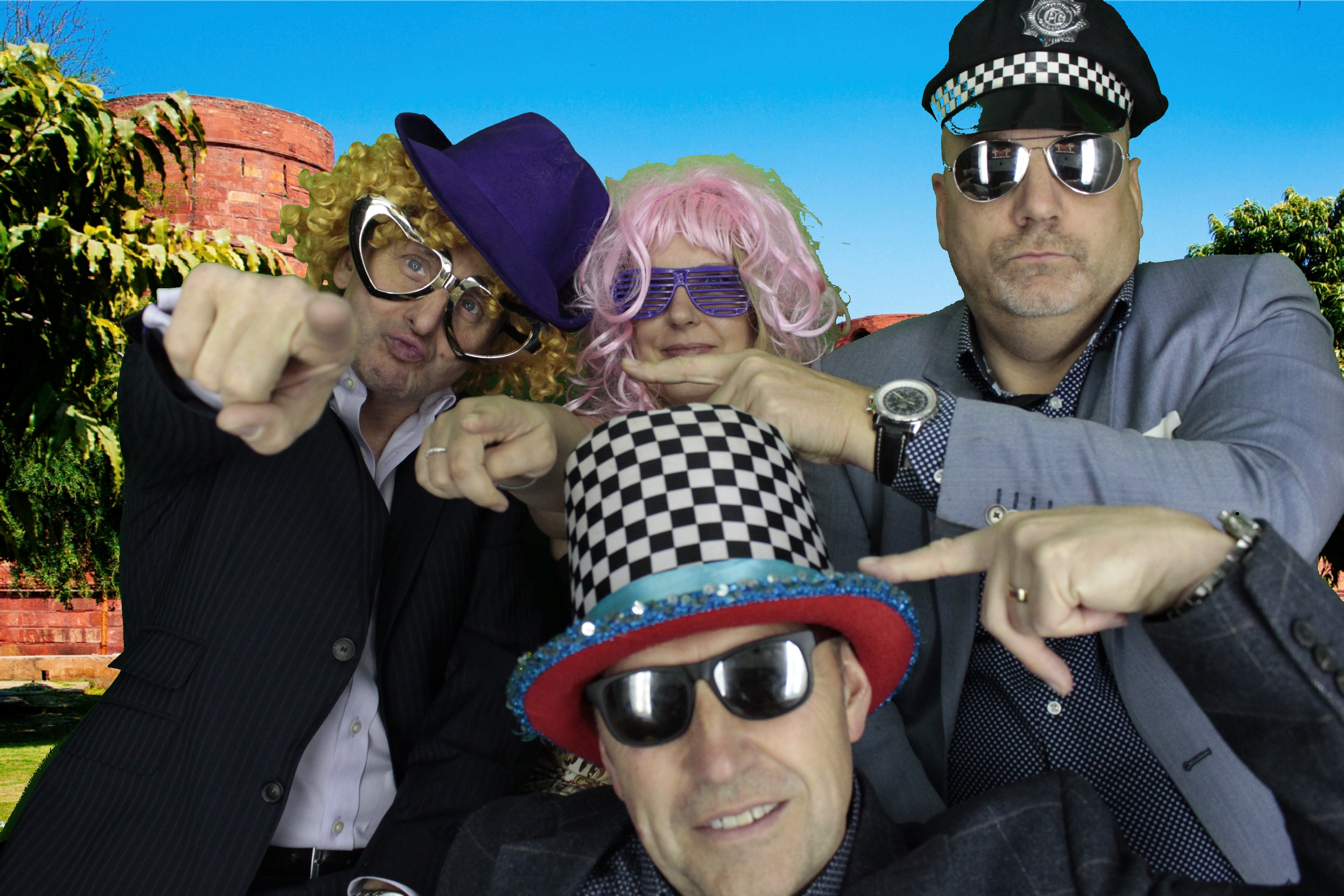 Mr & Mrs Brooks | View more photos from the event at gallery.myphotoboothexperience.co.uk/u/MyPhotoBoothExperienceLtd/Mr-Mrs-Brooks